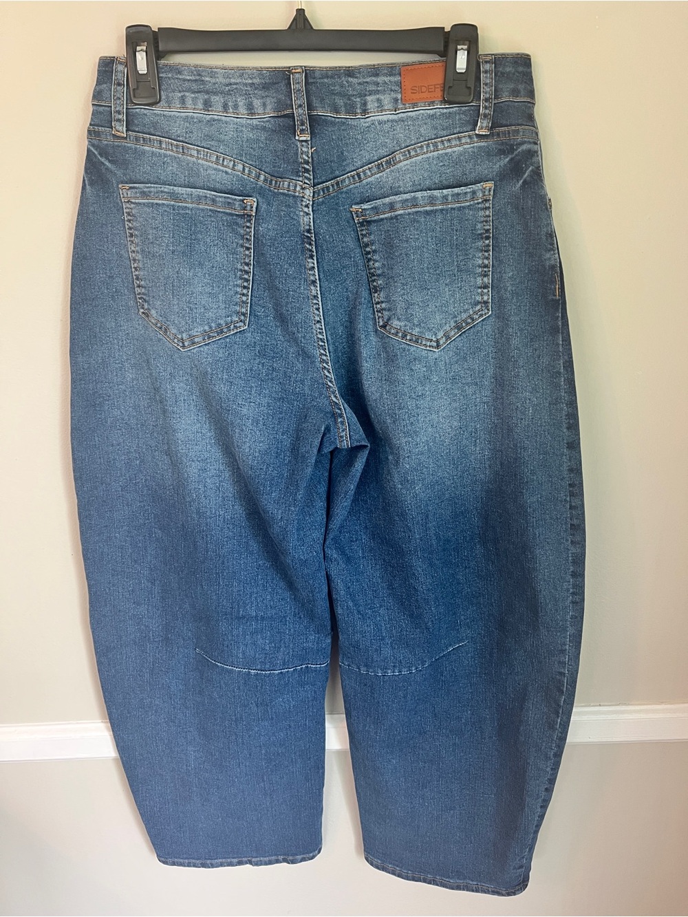 Barrel High-Rise Women’s Jeans in Blue - Picture 2 of 7